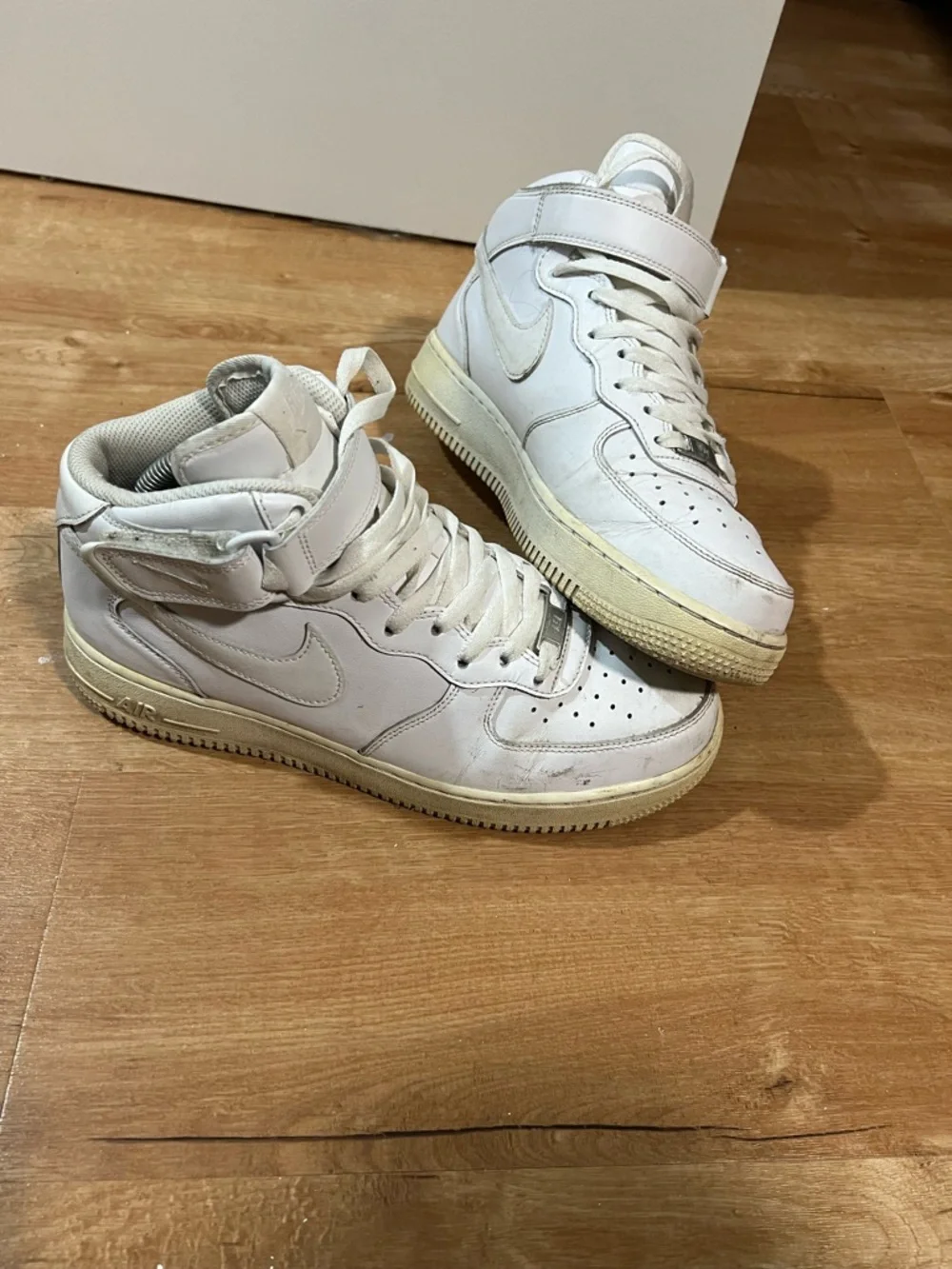Nike White High-Top Sneakers - Picture 4 of 4